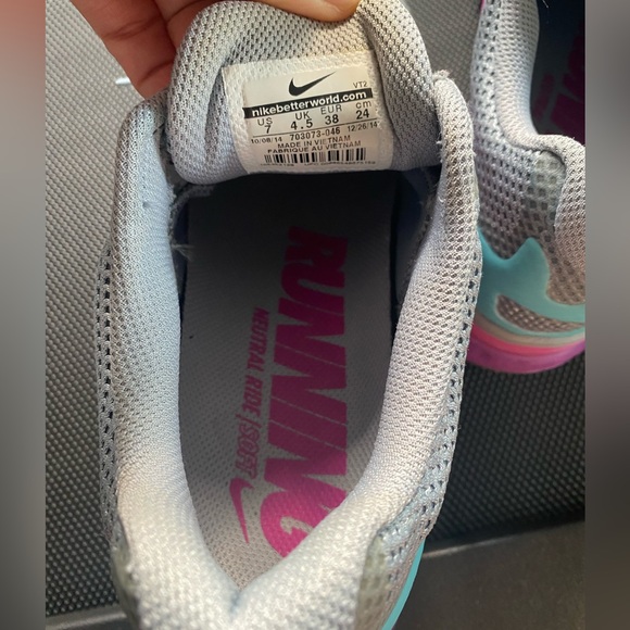 Nike women’s shoes - Picture 3 of 6